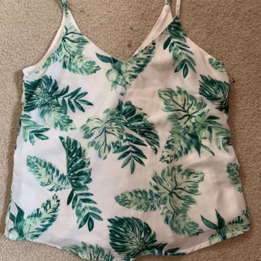 🌿💚Spaghetti strap top,, Floral Design